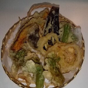 サクサク春の山菜とにんじんの天ぷら